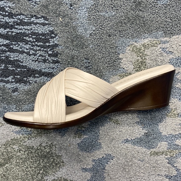 Women Kenny taupe wedge comfort sandals - Picture 2 of 3